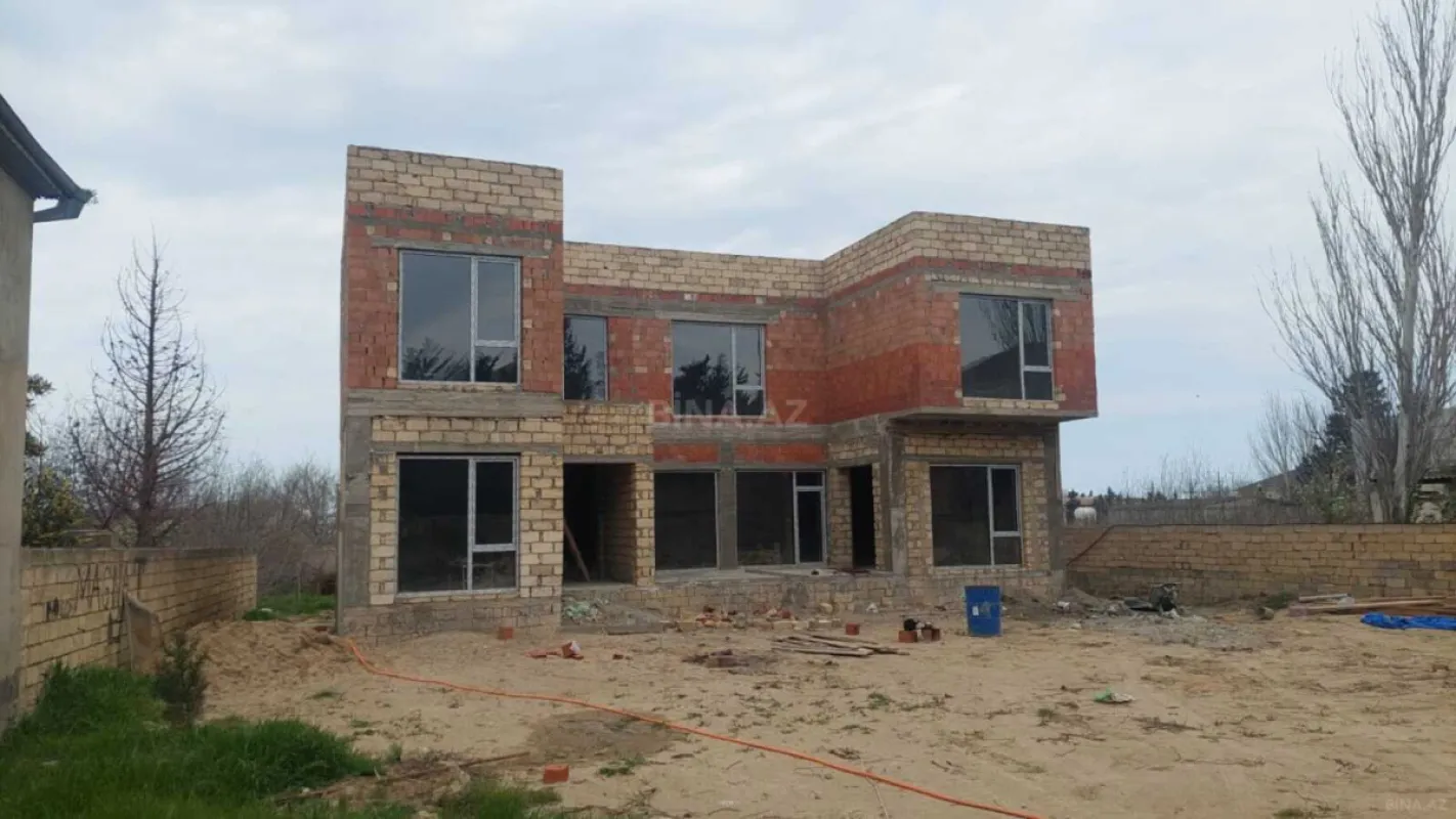 Satılır 6 otaqlı həyət evi 240 m²