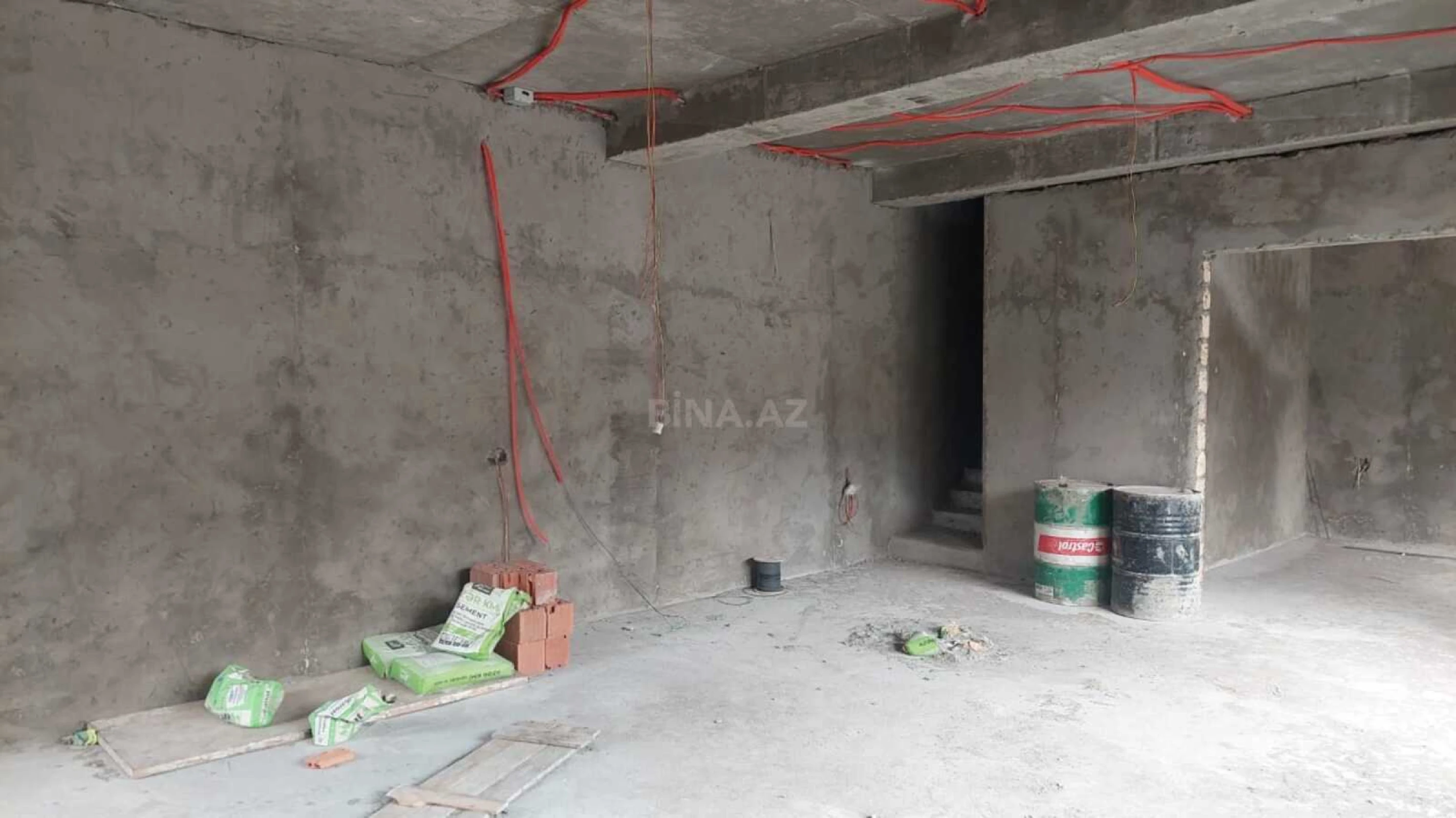 Satılır 6 otaqlı həyət evi 240 m²