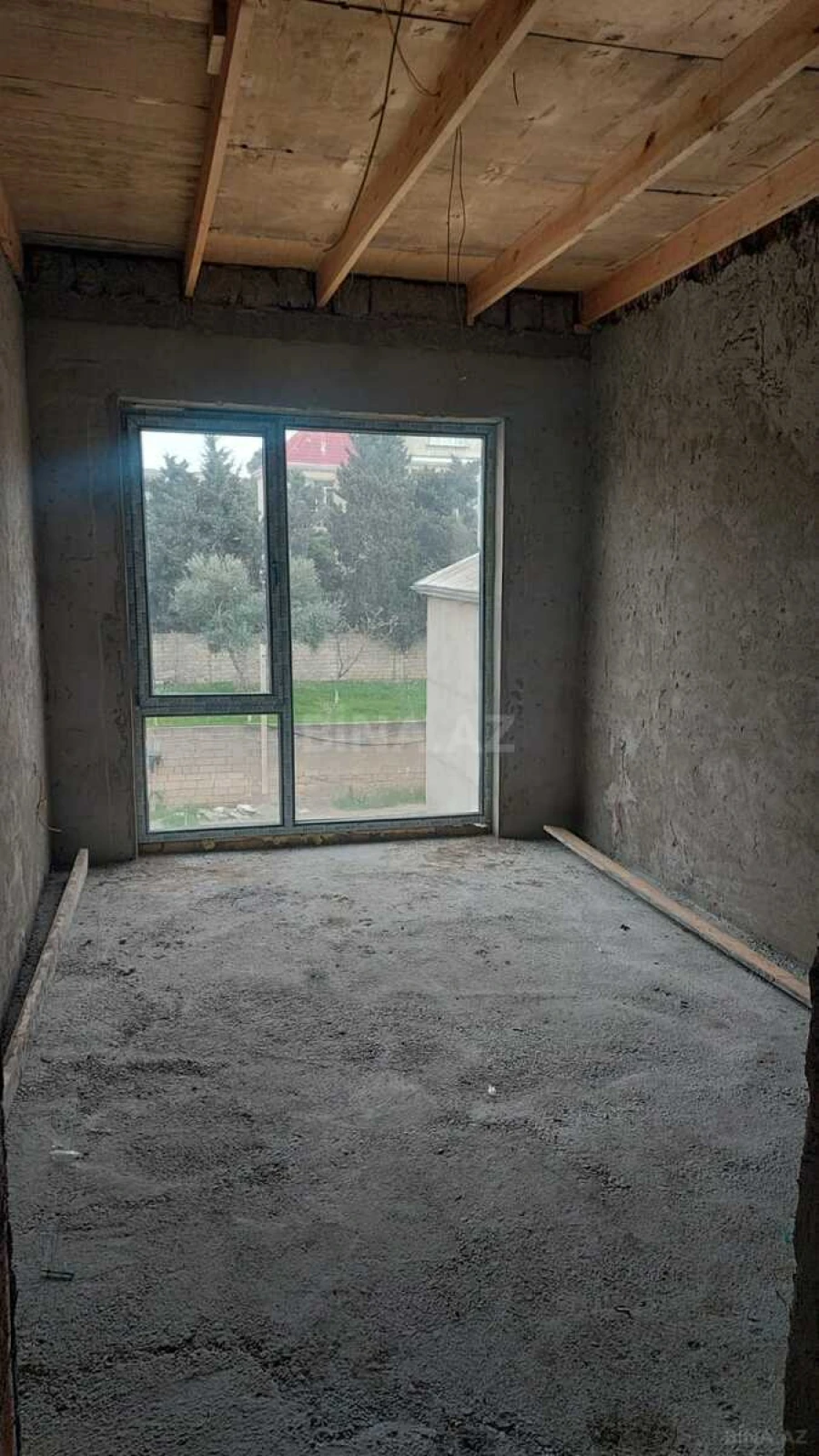 Satılır 6 otaqlı həyət evi 240 m²