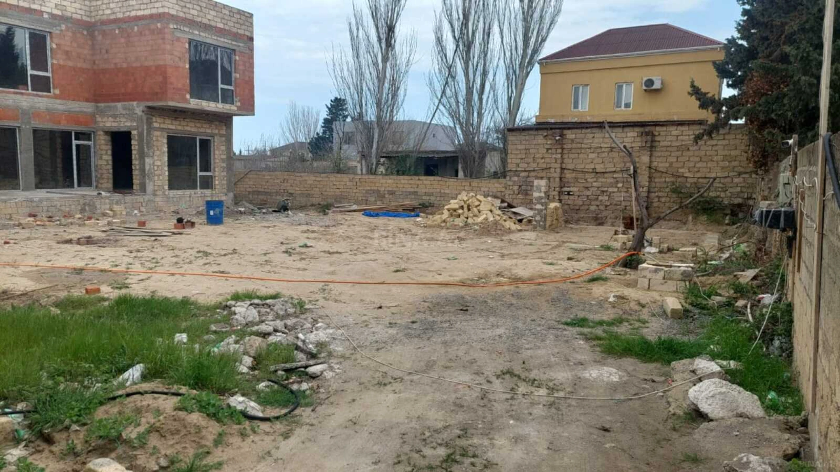 Satılır 6 otaqlı həyət evi 240 m²