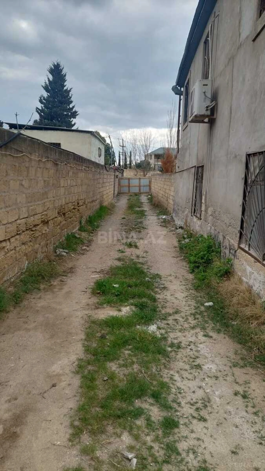 Satılır 6 otaqlı həyət evi 240 m²