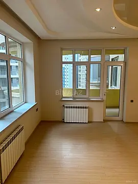 Satılır 4 otaqlı mənzil 220 m²