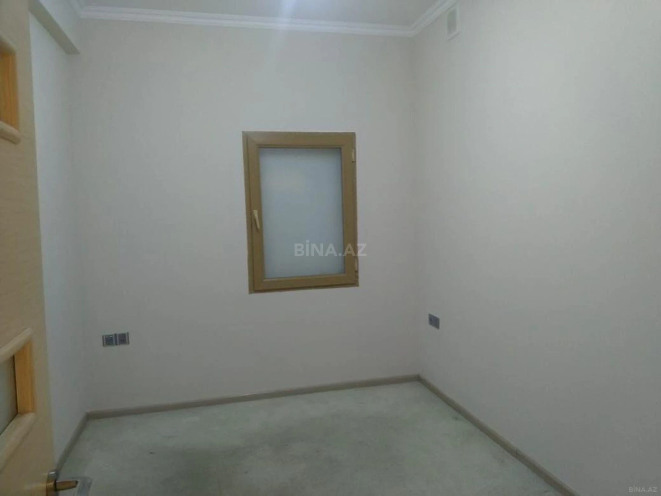 Satılır 4 otaqlı mənzil 220 m²