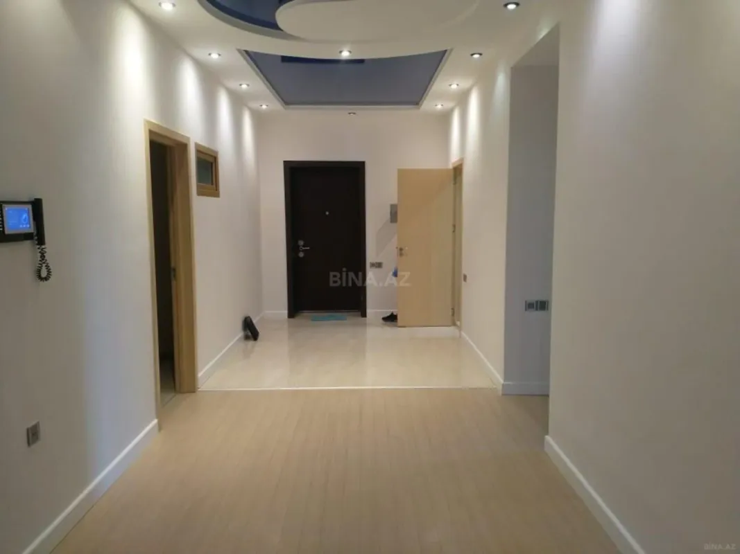 Satılır 4 otaqlı mənzil 220 m²