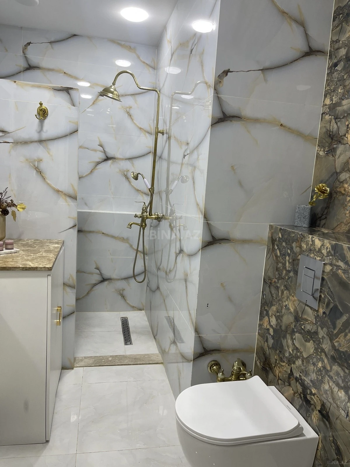 Satılır 2 otaqlı mənzil 110 m²