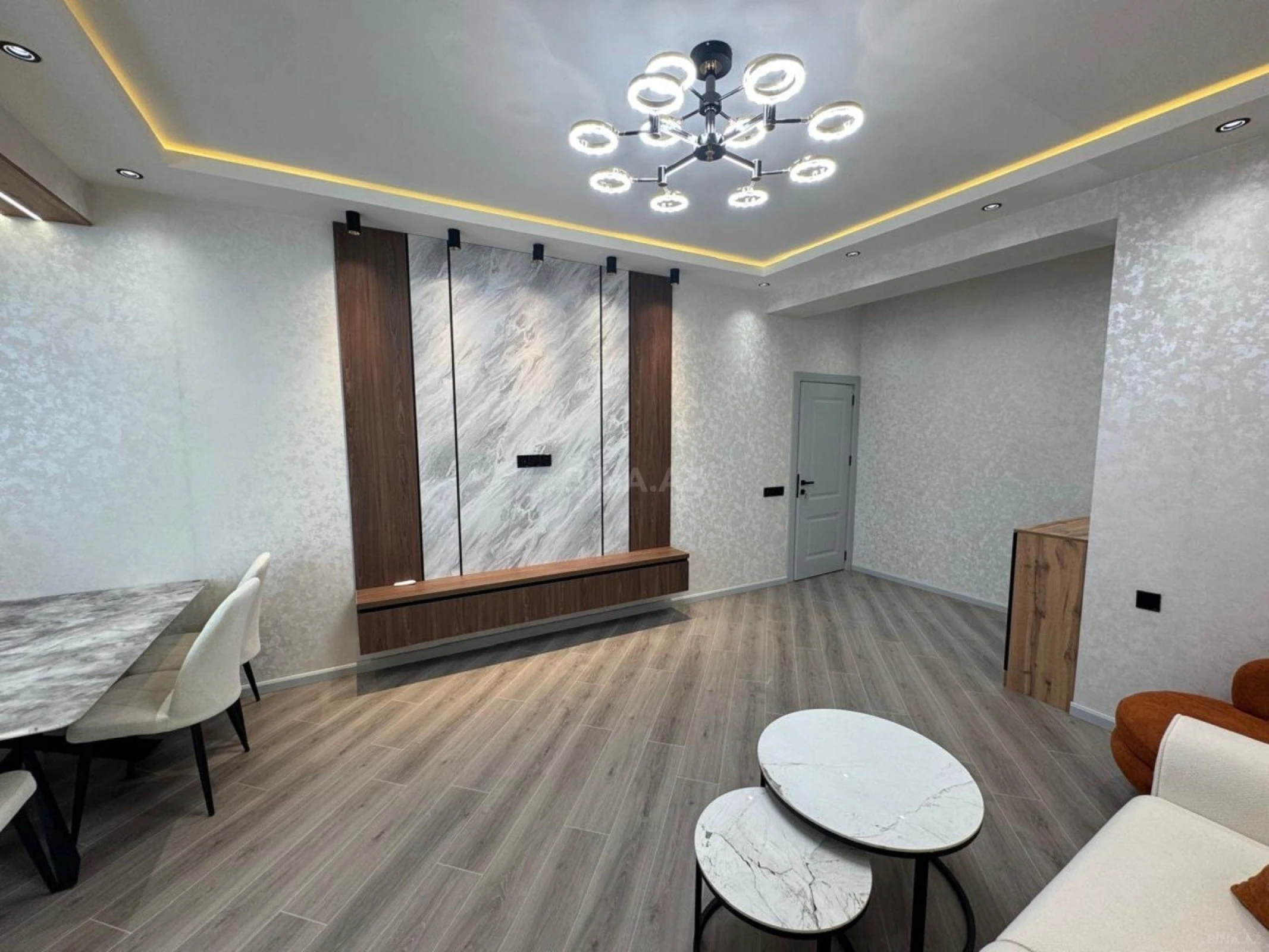 Satılır 2 otaqlı mənzil 83 m²