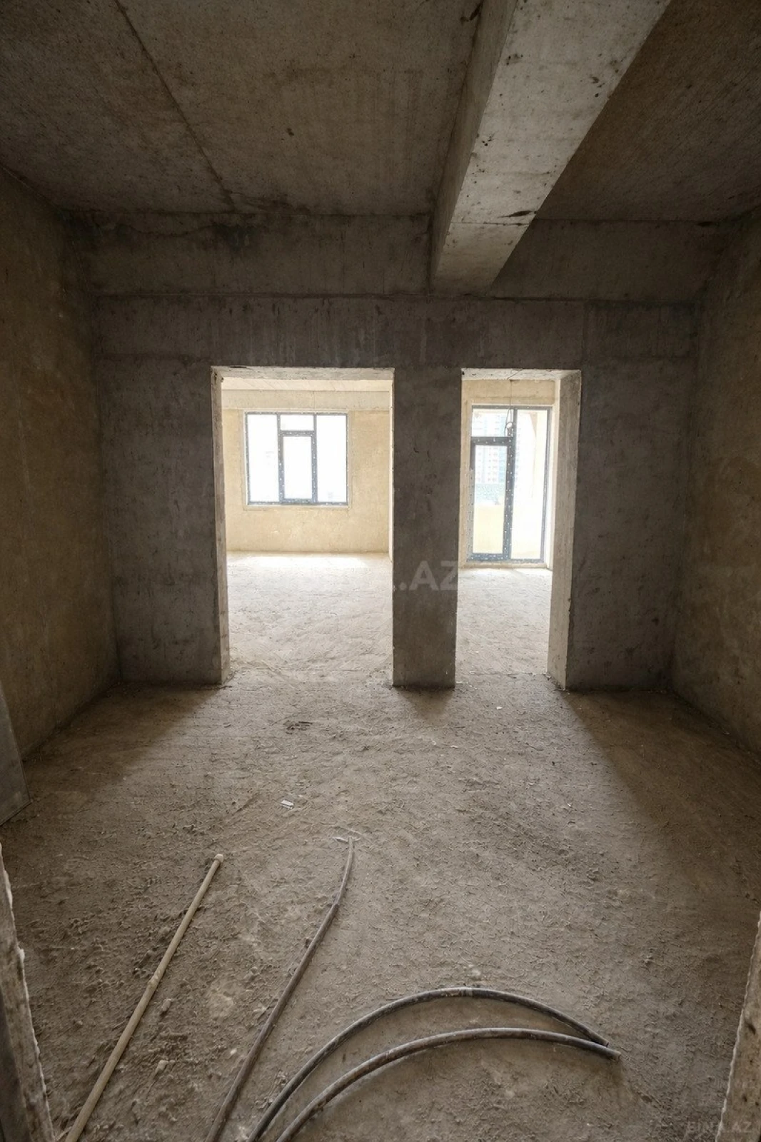 Satılır 5 otaqlı mənzil 265 m²