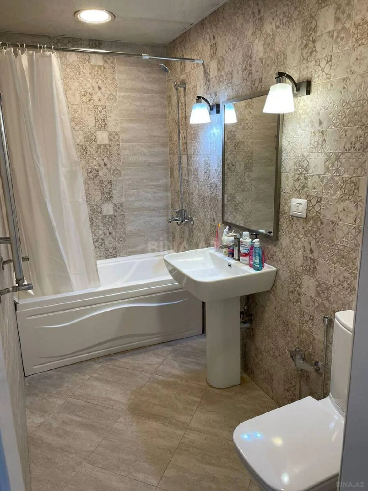 Satılır 2 otaqlı mənzil 68 m²