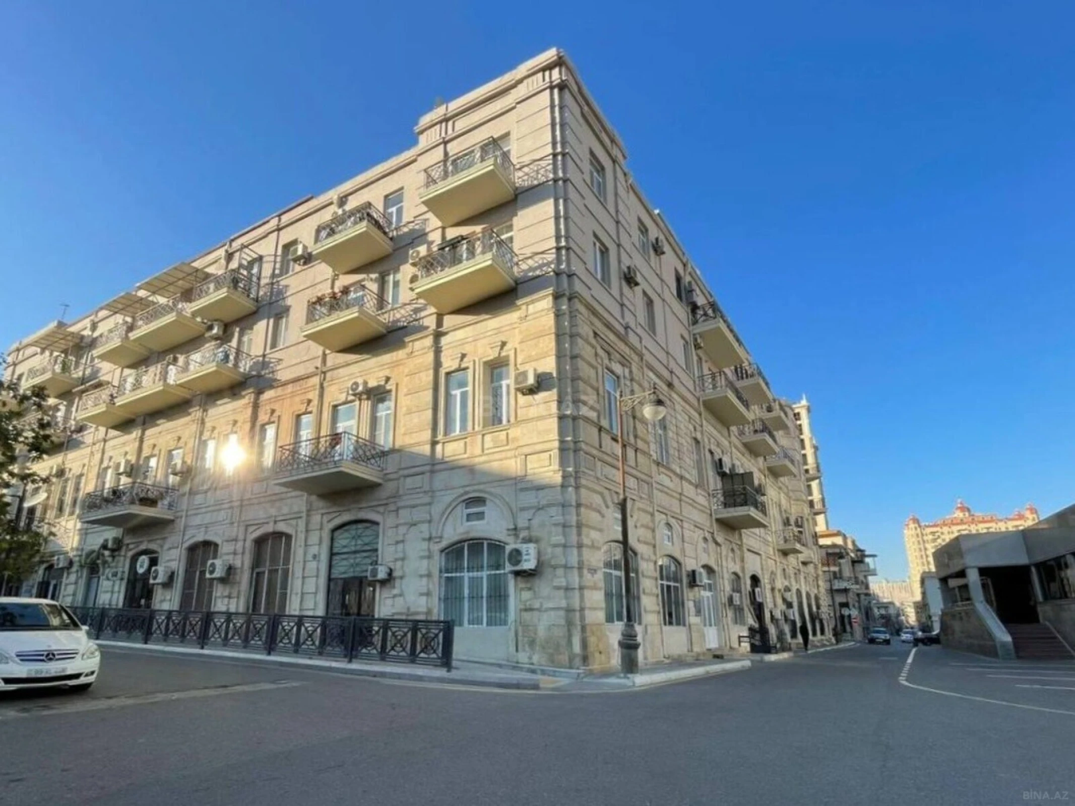 Satılır 2 otaqlı mənzil 68 m²