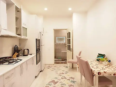 Kirayə verilir 2 otaqlı mənzil 90 m²