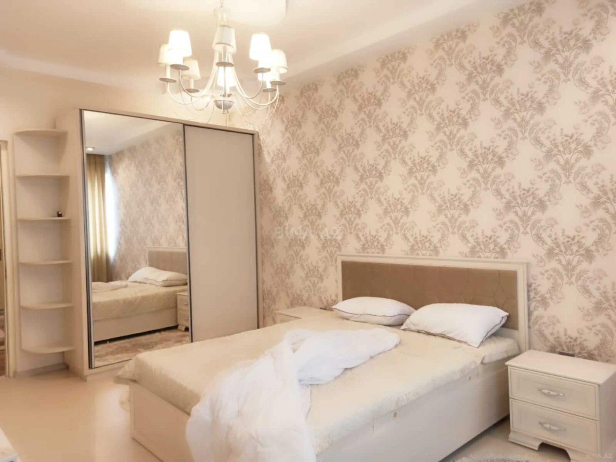 Kirayə verilir 2 otaqlı mənzil 90 m²