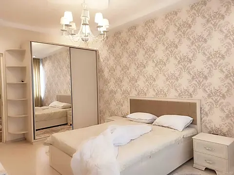Kirayə verilir 2 otaqlı mənzil 90 m²