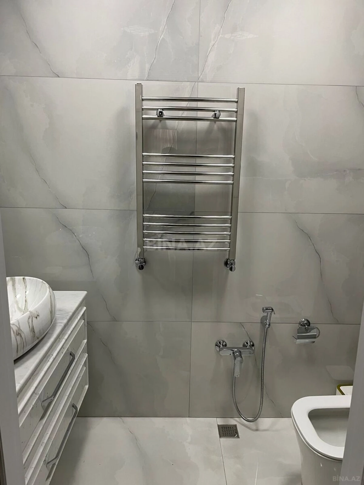 Satılır 3 otaqlı mənzil 140 m²