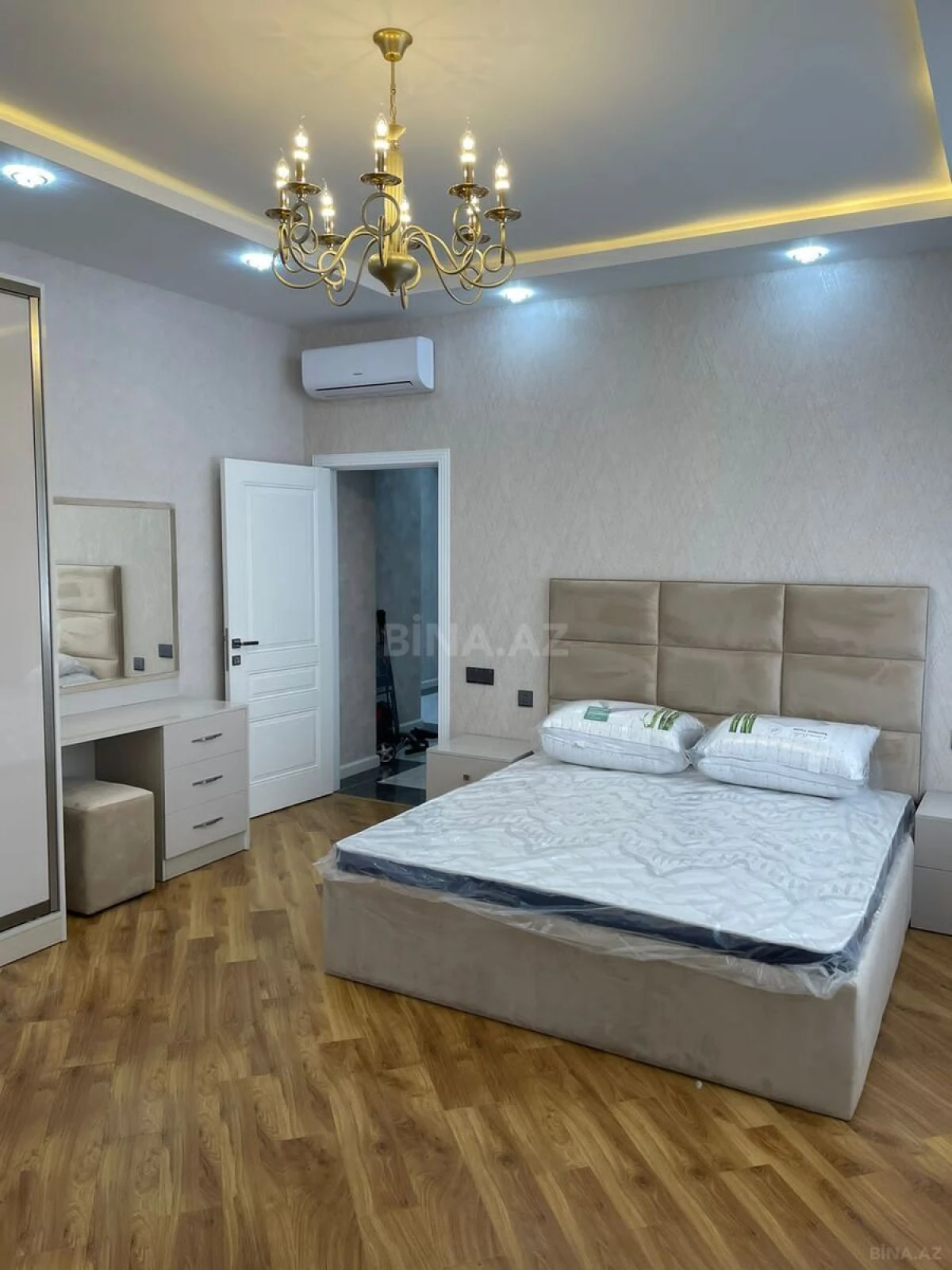 Satılır 3 otaqlı mənzil 140 m²