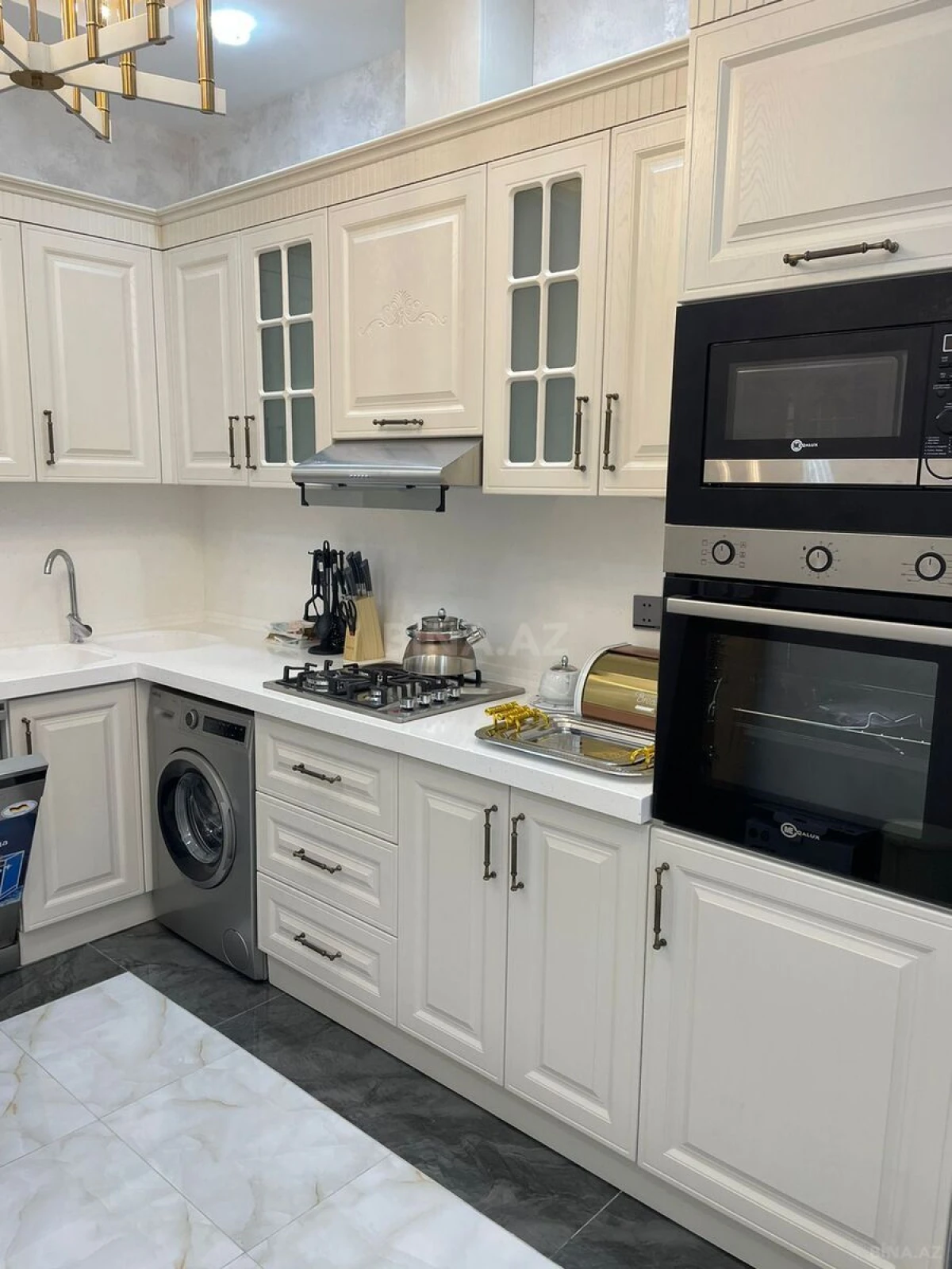 Satılır 3 otaqlı mənzil 140 m²