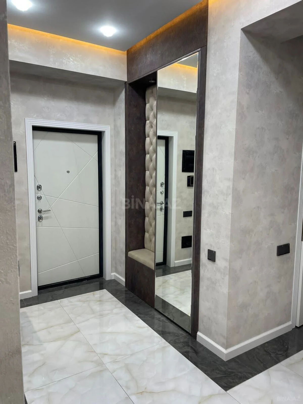 Satılır 3 otaqlı mənzil 140 m²