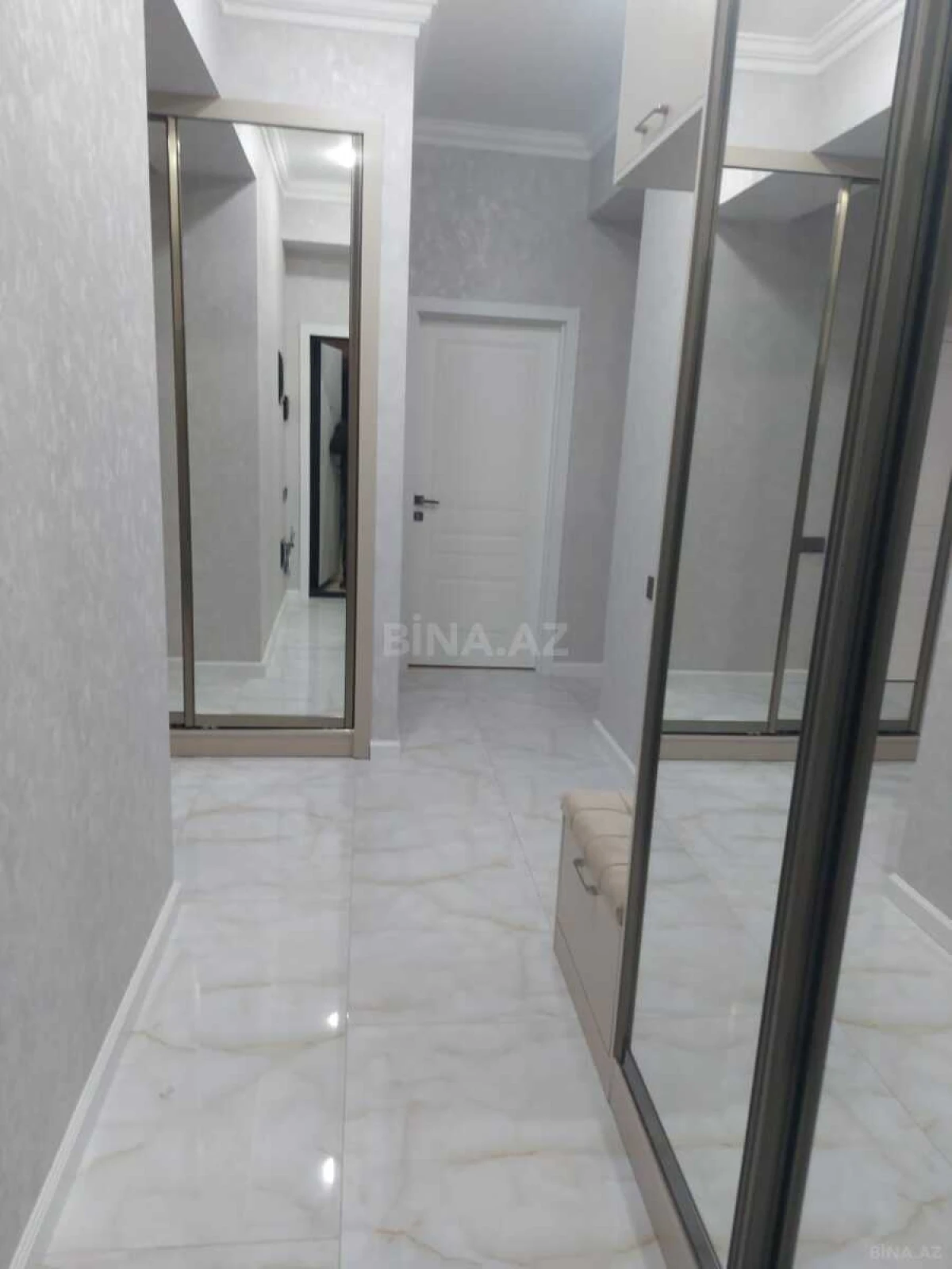 Satılır 3 otaqlı mənzil 140 m²