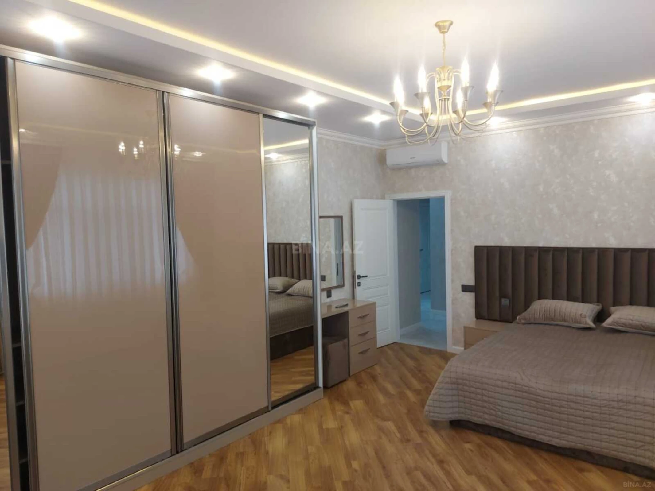 Satılır 3 otaqlı mənzil 140 m²