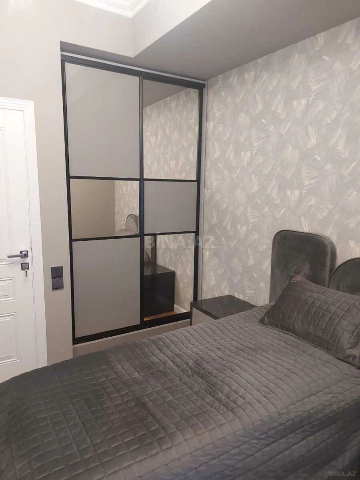 Satılır 3 otaqlı mənzil 140 m²