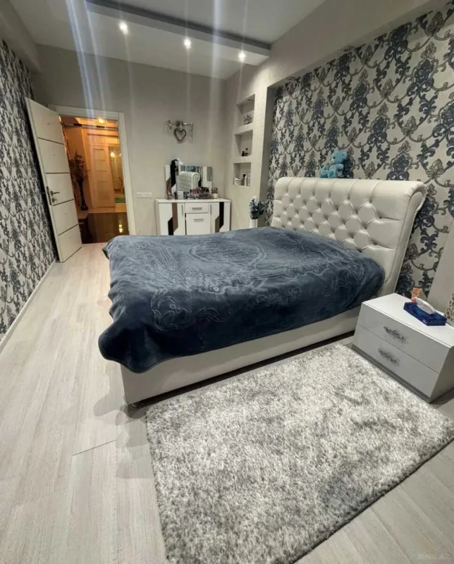 Kirayə verilir 2 otaqlı mənzil 110 m²