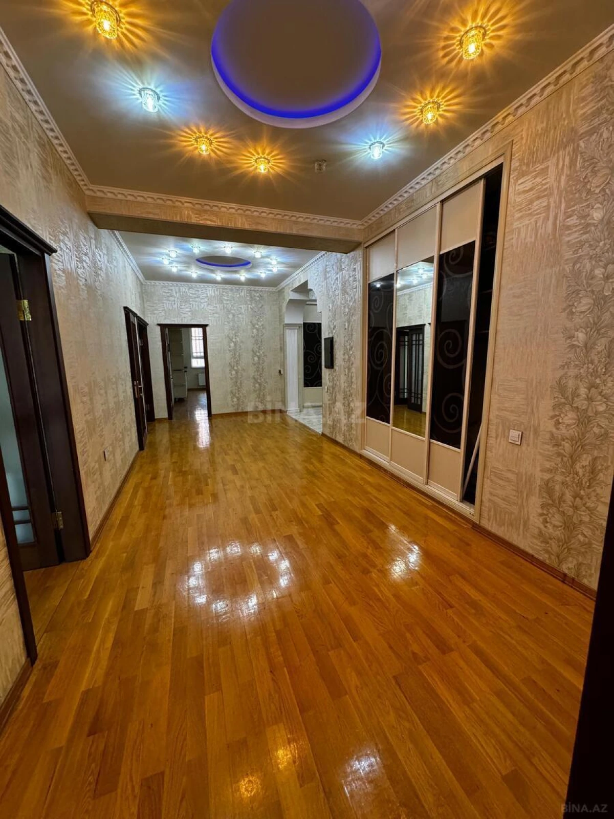 Satılır 3 otaqlı mənzil 120 m²