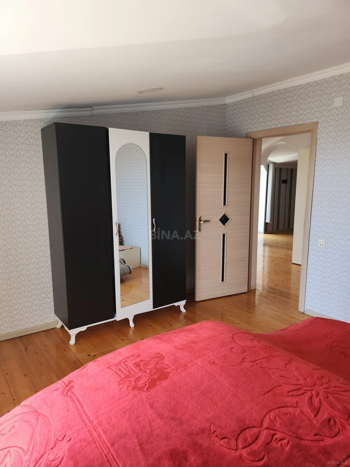 Satılır 7 otaqlı həyət evi 250 m²