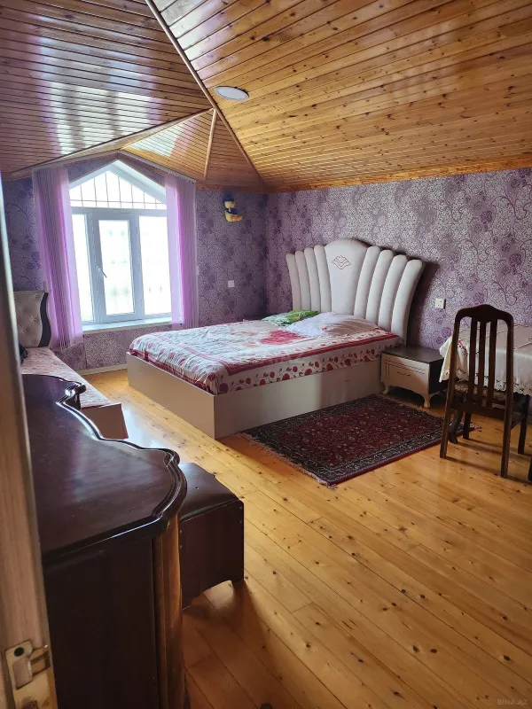 Satılır 7 otaqlı həyət evi 250 m²