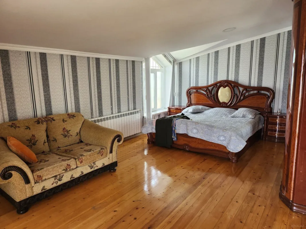 Satılır 7 otaqlı həyət evi 250 m²