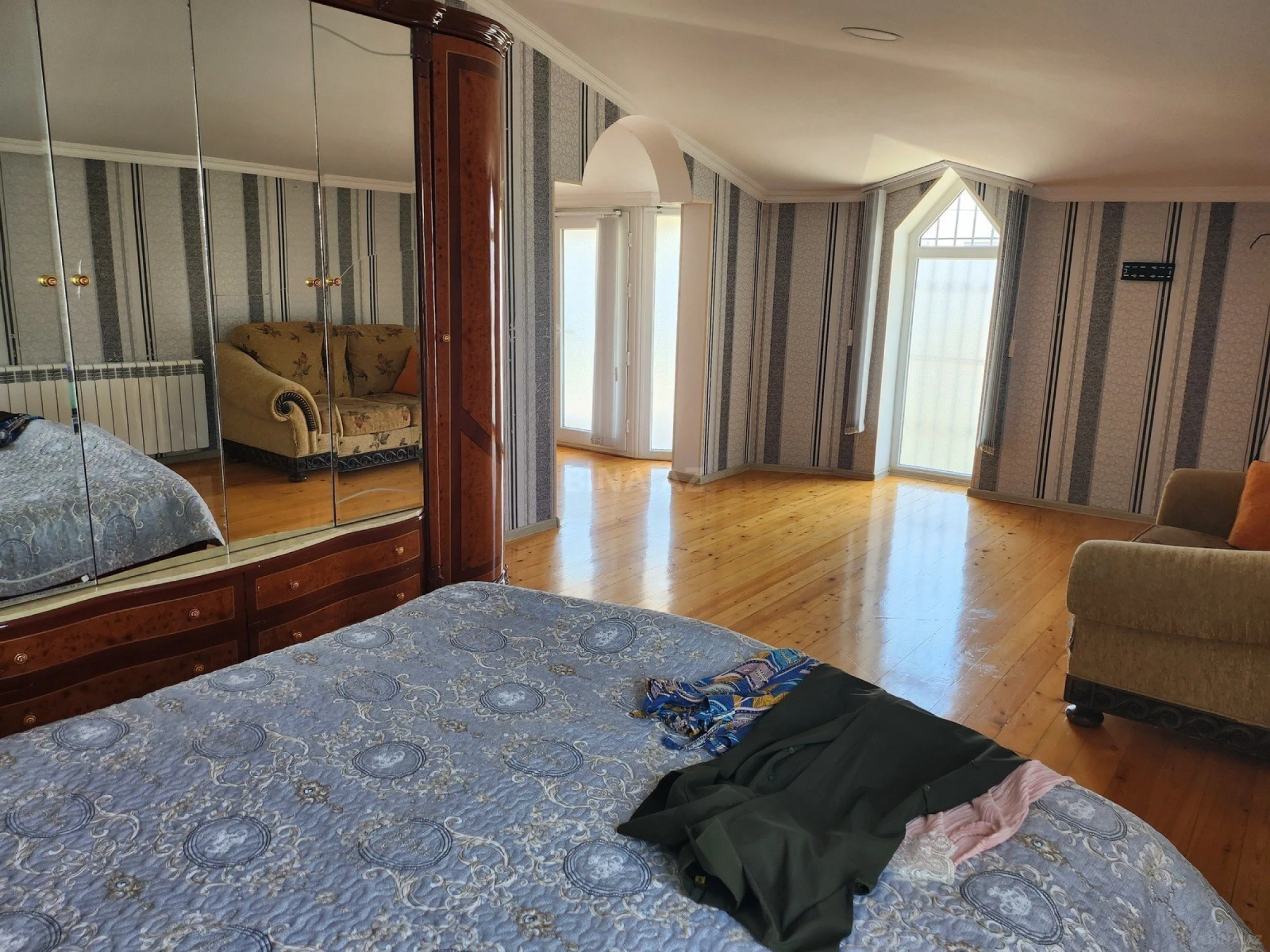 Satılır 7 otaqlı həyət evi 250 m²