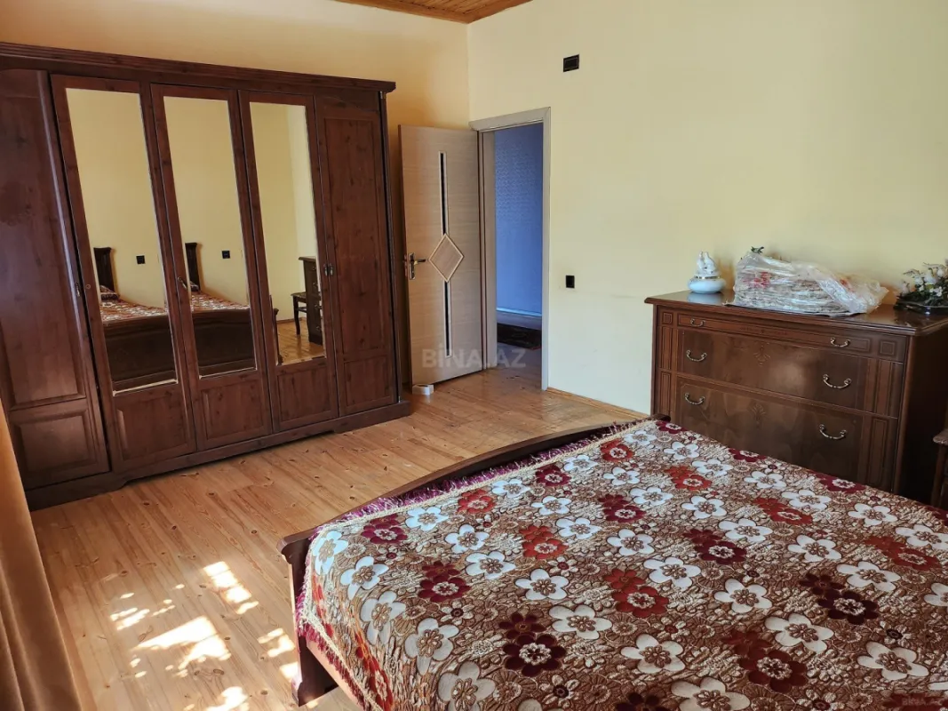 Satılır 7 otaqlı həyət evi 250 m²