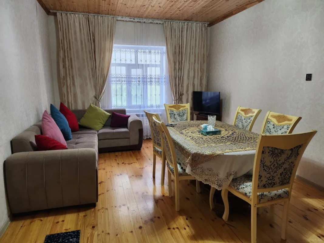 Satılır 7 otaqlı həyət evi 250 m²