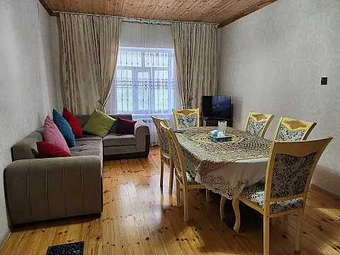 Satılır 7 otaqlı həyət evi 250 m²