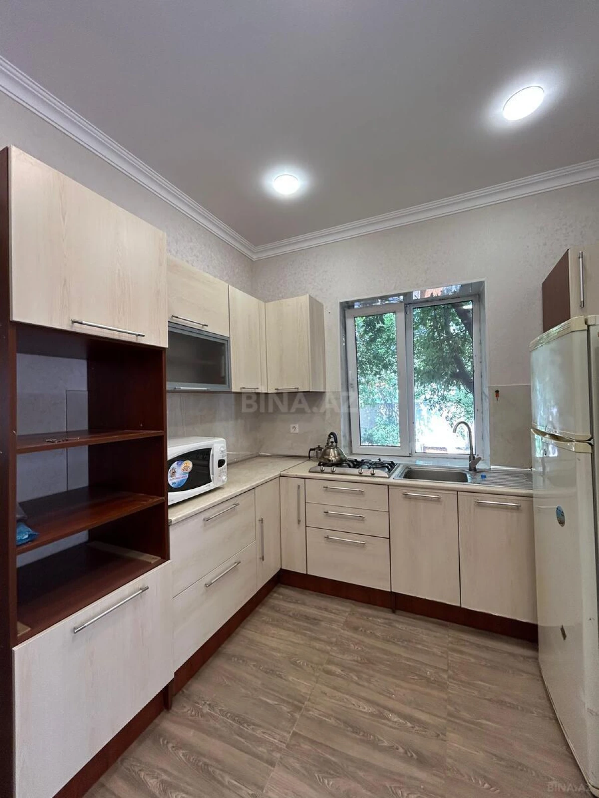 Kirayə verilir 2 otaqlı ofis 70 m²