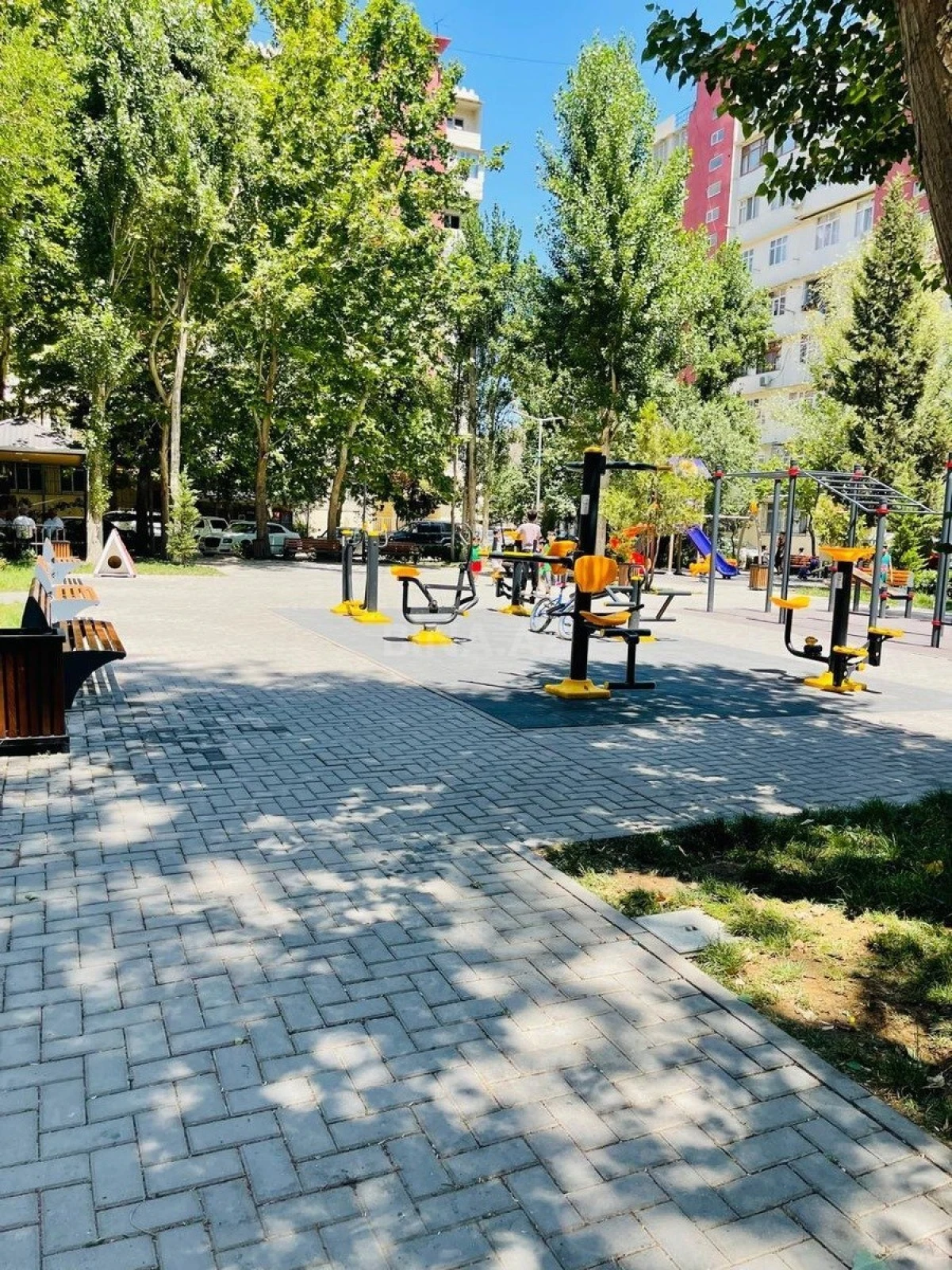 Satılır 4 otaqlı mənzil 110 m²