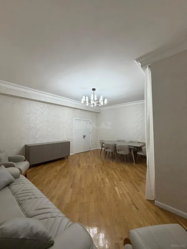 Satılır 4 otaqlı mənzil 155 m²