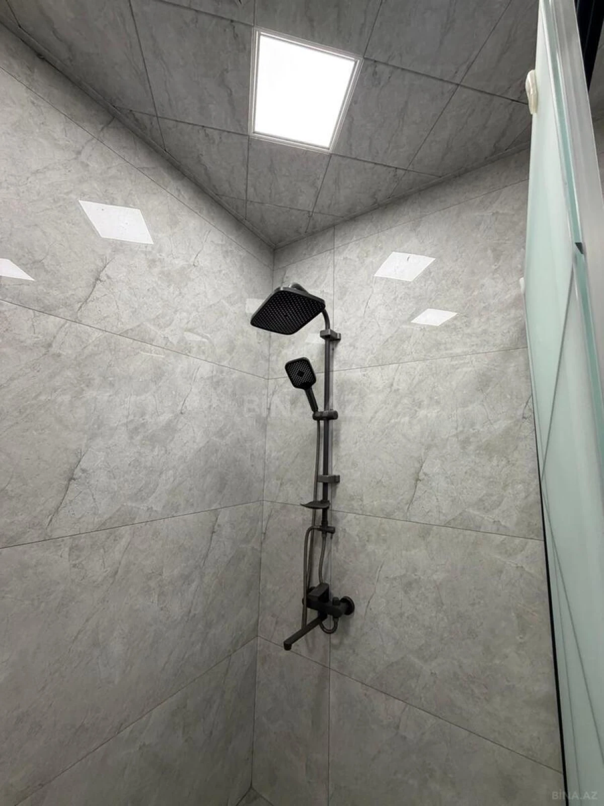 Satılır 4 otaqlı mənzil 155 m²