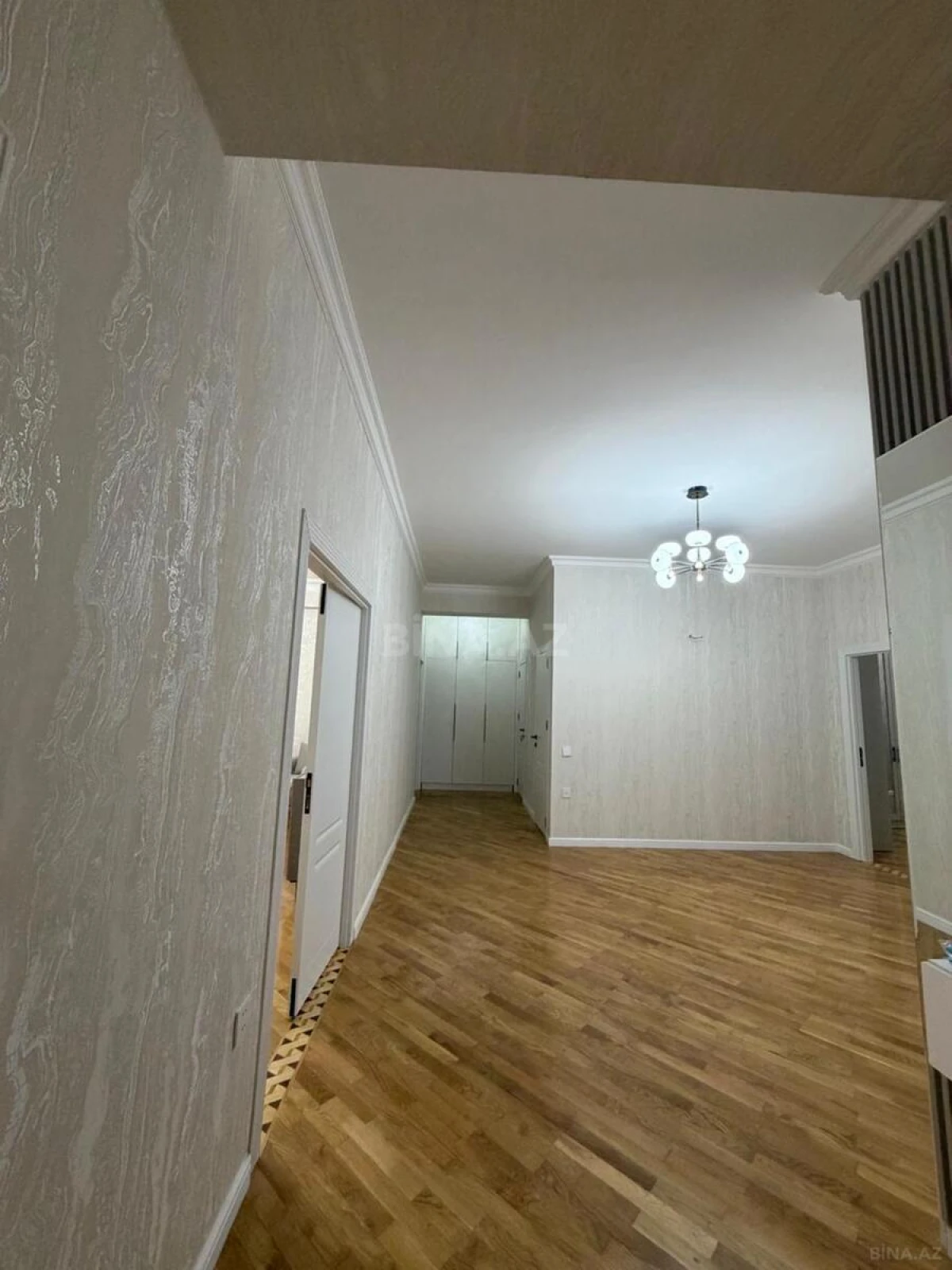 Satılır 4 otaqlı mənzil 155 m²