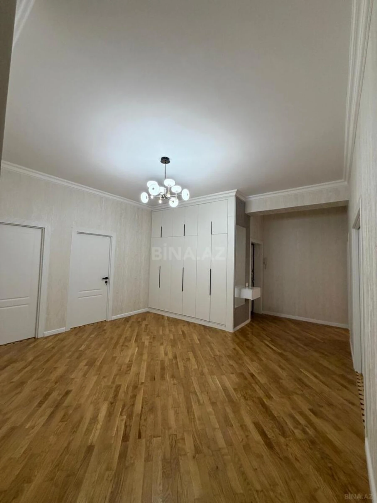 Satılır 4 otaqlı mənzil 155 m²