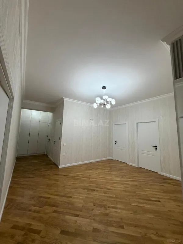 Satılır 4 otaqlı mənzil 155 m²