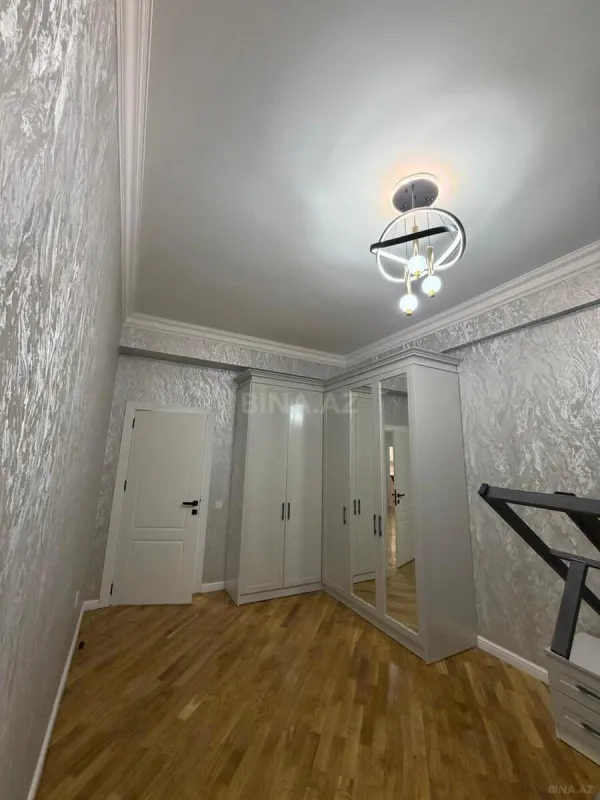 Satılır 4 otaqlı mənzil 155 m²