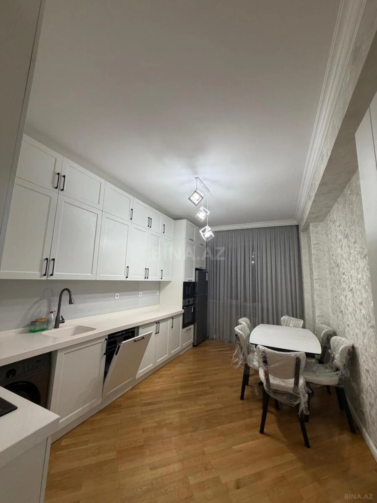 Satılır 4 otaqlı mənzil 155 m²