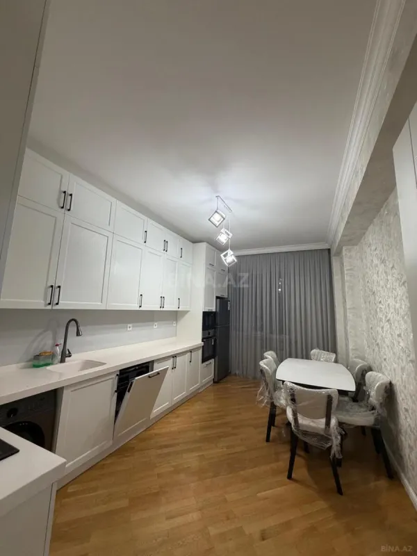 Satılır 4 otaqlı mənzil 155 m²