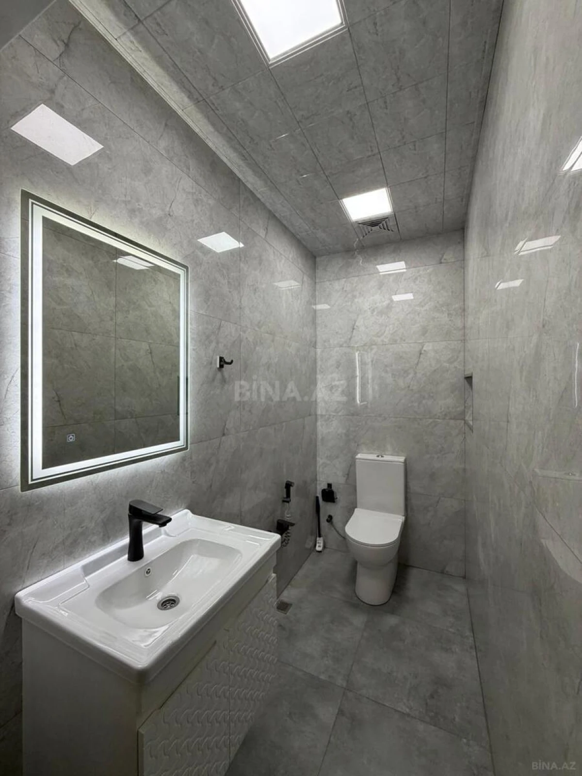 Satılır 4 otaqlı mənzil 155 m²