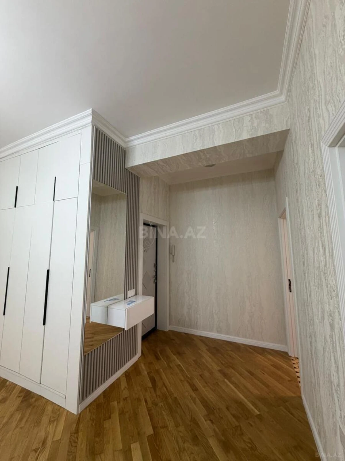 Satılır 4 otaqlı mənzil 155 m²