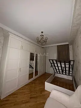 Satılır 4 otaqlı mənzil 155 m²