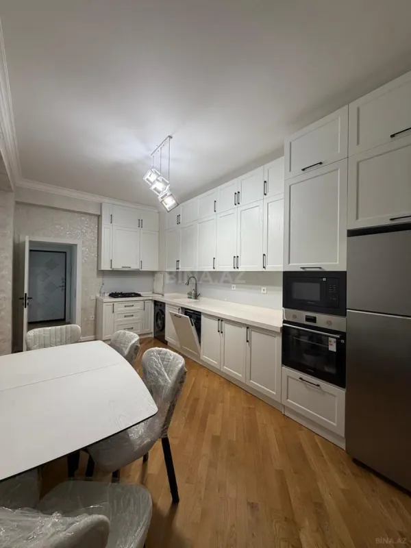 Satılır 4 otaqlı mənzil 155 m²