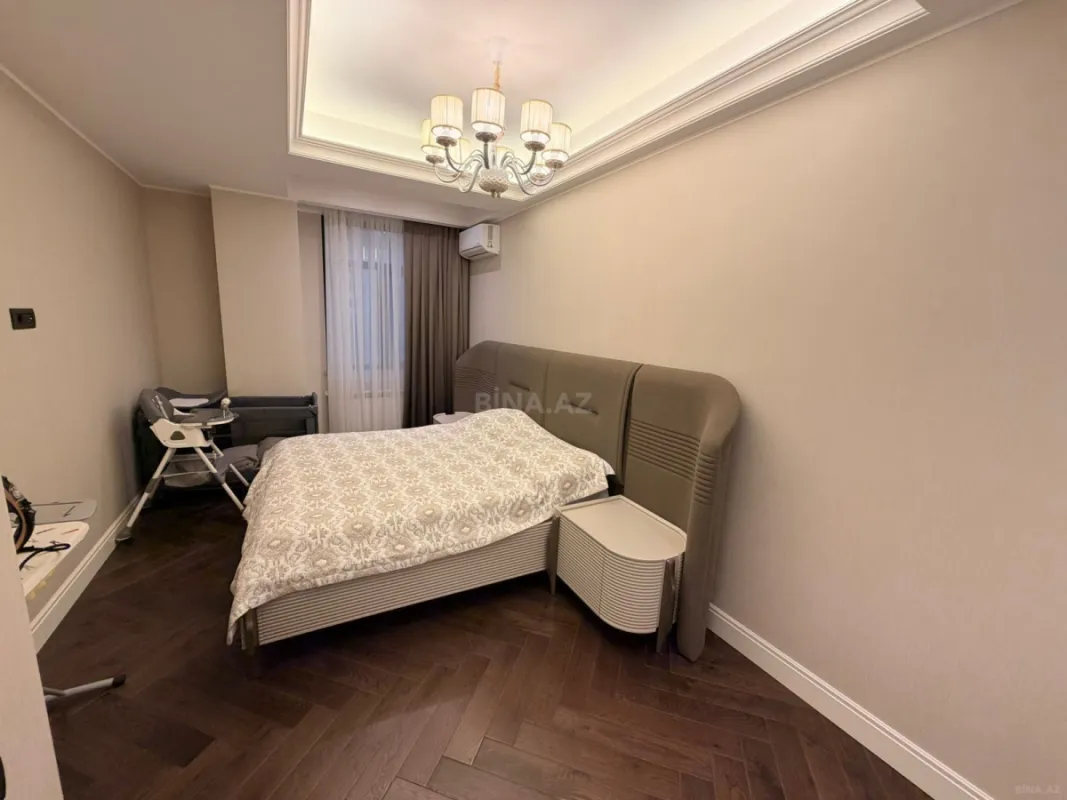 Satılır 3 otaqlı mənzil 135 m²