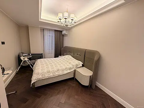 Satılır 3 otaqlı mənzil 135 m²