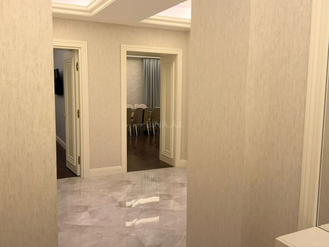 Satılır 3 otaqlı mənzil 135 m²