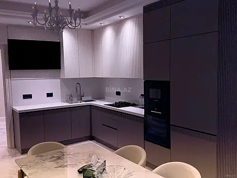 Satılır 3 otaqlı mənzil 135 m²